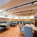 芬肯施泰恩霍夫酒店 3*